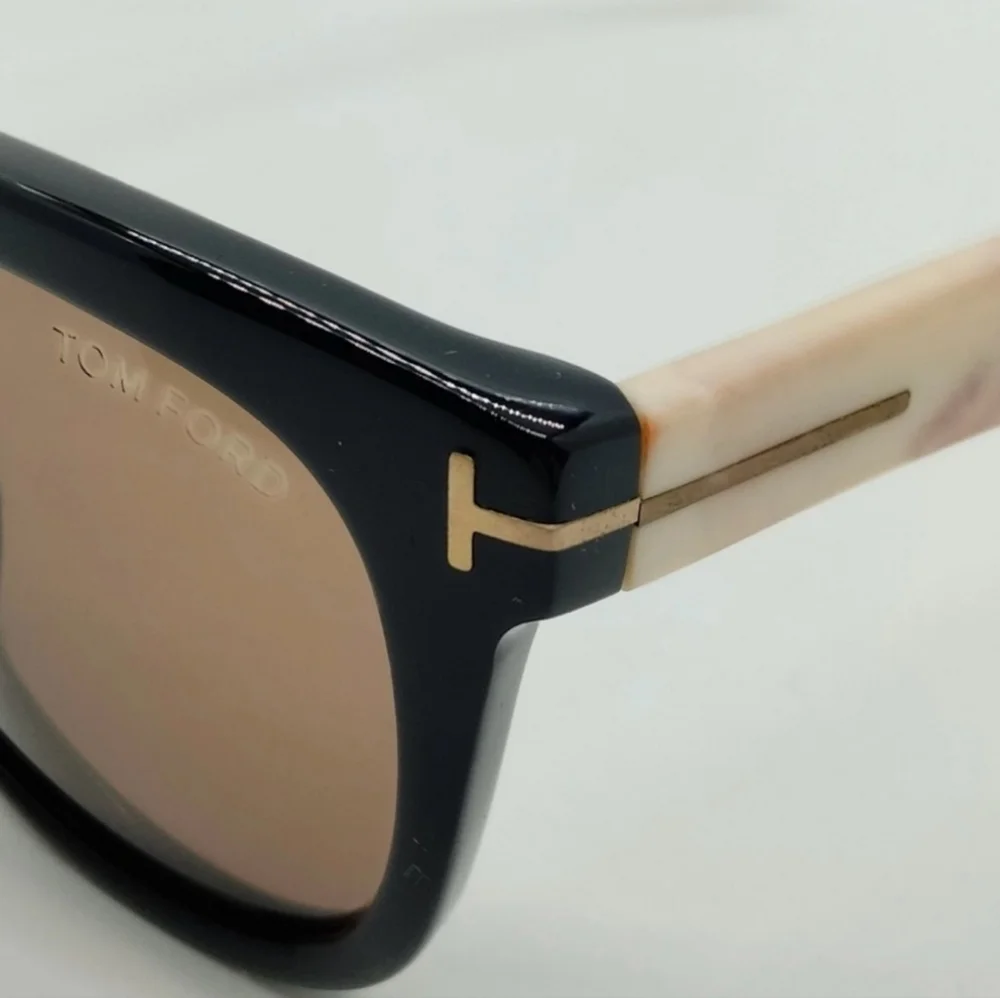 Tom Ford Sunglasses Black With Ivory Colored Arms, Gold Accents, Made In Italy - Picture 6 of 11